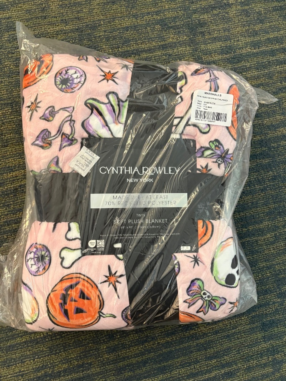 BNWT VIRAL CYNTHIA ROWLEY PINK SINISTER GHOULS HALLOWEEN BLANKET THROW